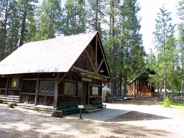 Wawona Hotel *